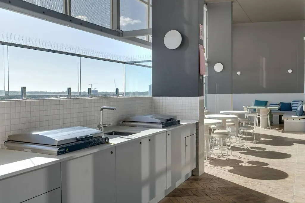 Stylish 2Br Getaway In Gold Coast Apartment