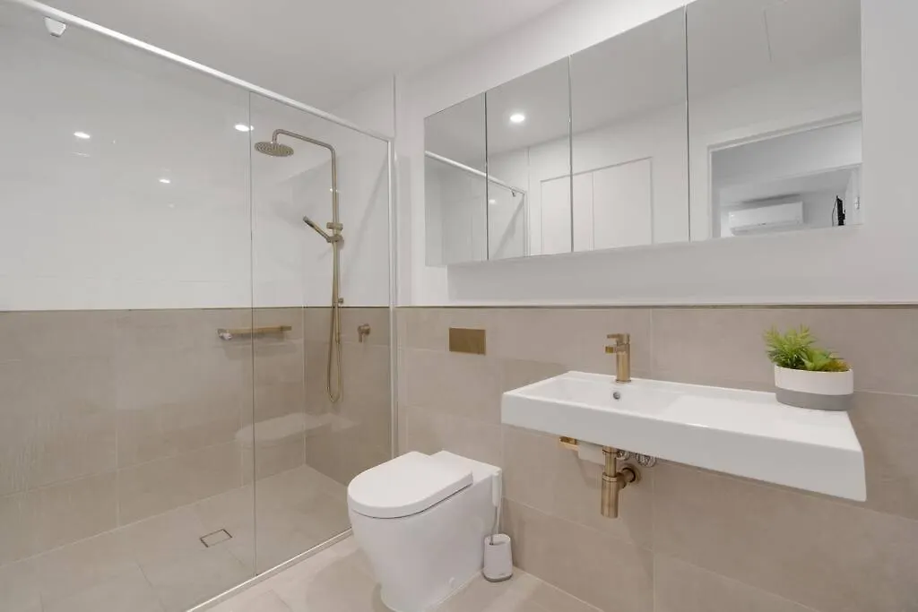 Stylish 2Br Getaway In Gold Coast Apartment
